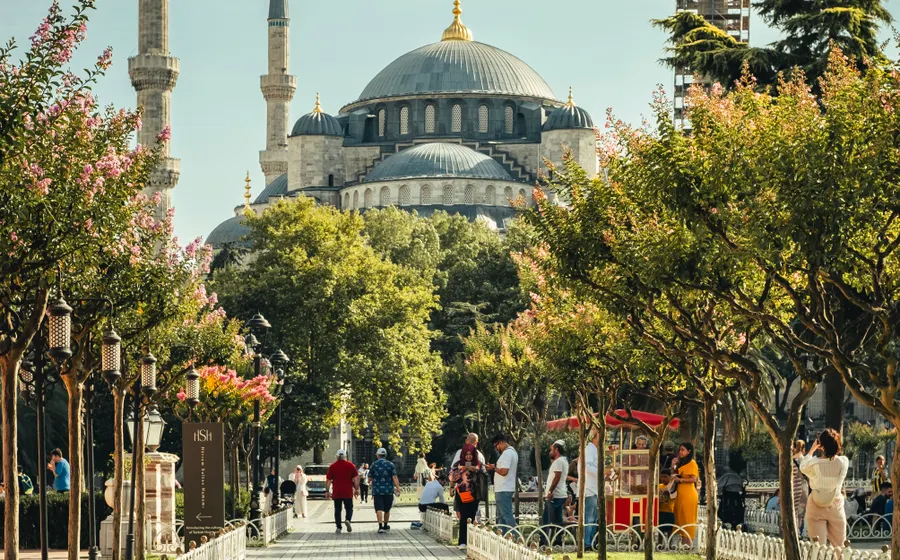 Blue Mosque and gardens in Sultanahmet, Istanbul