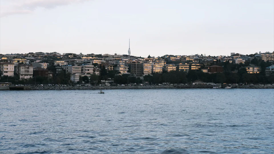 Where to Stay in Üsküdar: Bosphorus Views, Hotels and Transport