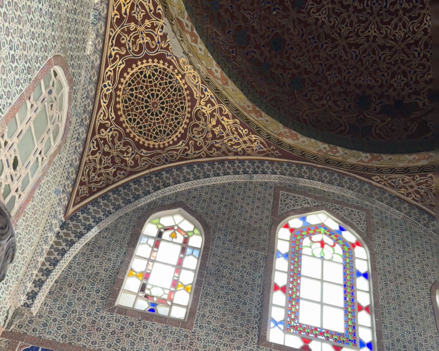 Stained Glass, Mother-of-Pearl and Gilding: Craft Details in the Topkapı Harem